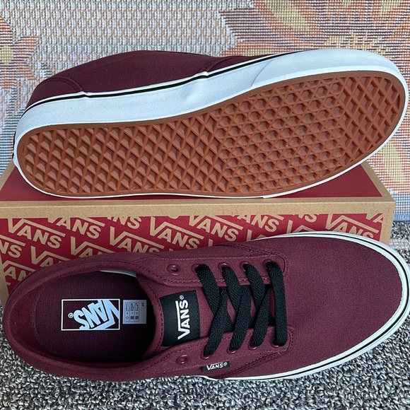 Vans WMNS Atwood
(Canvas) Oxblood/White
VN000TUY8J3
Sneakers - Picture 5 of 16